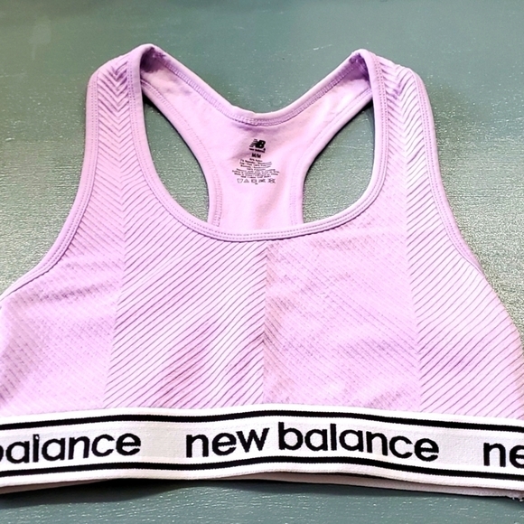 NEW BALLANCE LAVENDER SPORTS BRA. Size medium. No pads. Polyester. - Picture 1 of 6